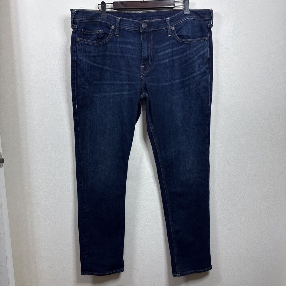 (W1) True Religion men's jeans, size 40W/32 Geno Relaxed Slim